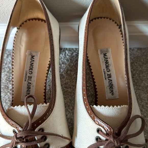 Manolo Blahnik Oxford style heels - Picture 4 of 8